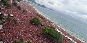 Atos pró-Lula pressionam campanha de Flávio, que apela a mentiras