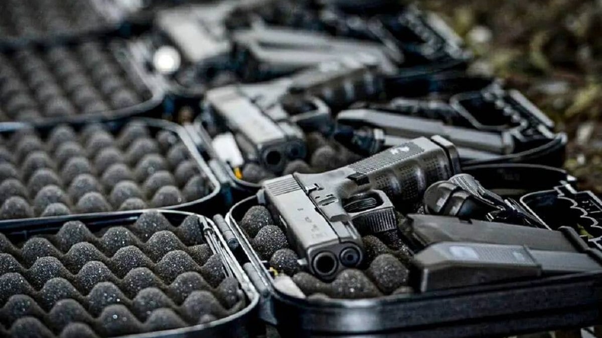 270 mil armas foram parar nas mãos de brasileiros desde o ano passado