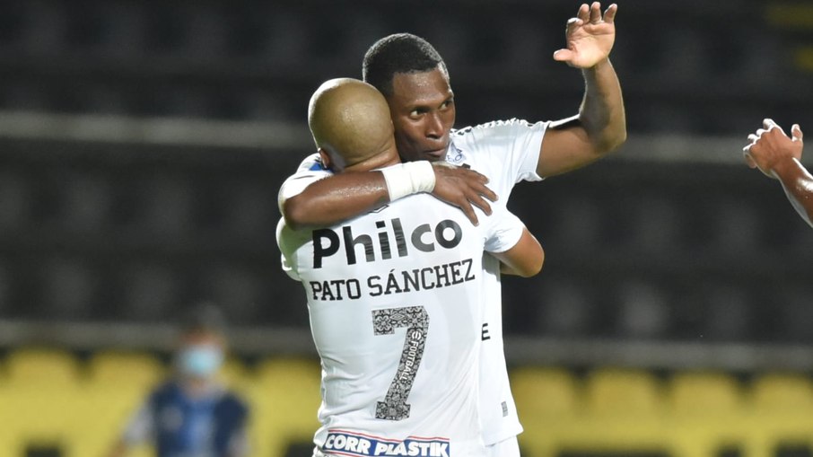 Santos buscou empate com gol de Angulo