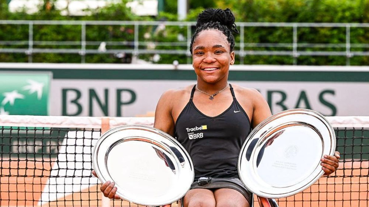 Vitória Miranda é campeã de simples e duplas de Roland Garros