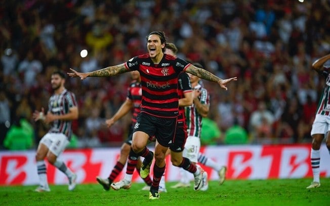 Flamengo vence o clássico e afunda o Fluminense na lanterna