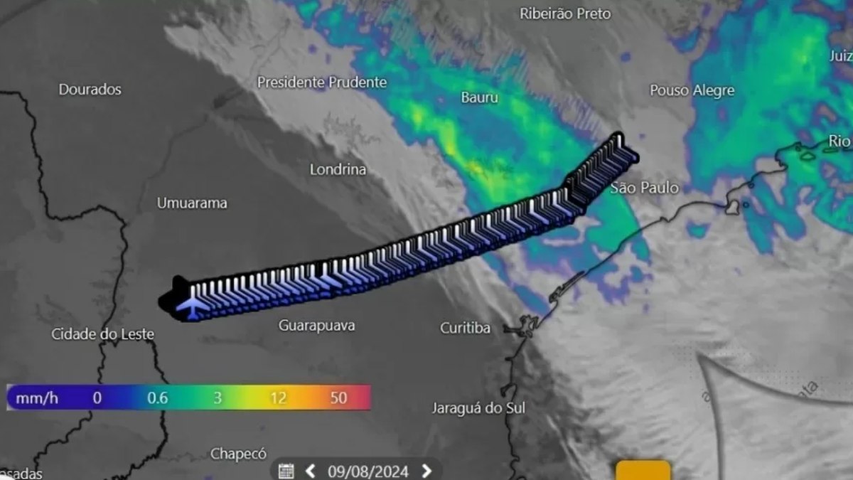 O avião entrou no trecho crítico às 13:10:40 e saiu dessa fase às 13:19:18.