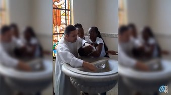 Padre revolta família ao dar puxão em bebê durante batizado