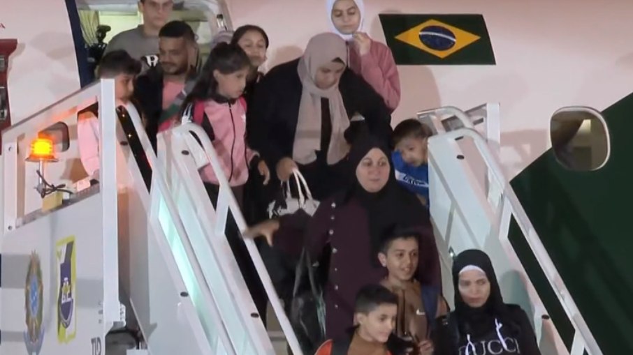 Brasileiros de Gaza desembarcando no Brasil