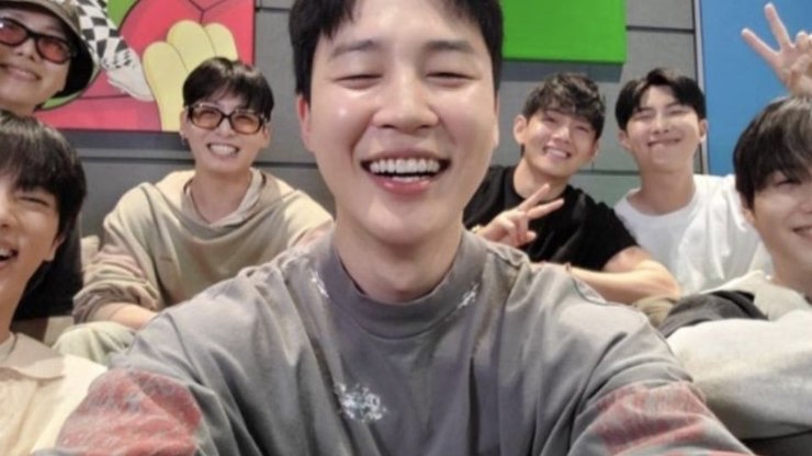 Grupo fictício de k-pop destrona BTS das paradas musicais