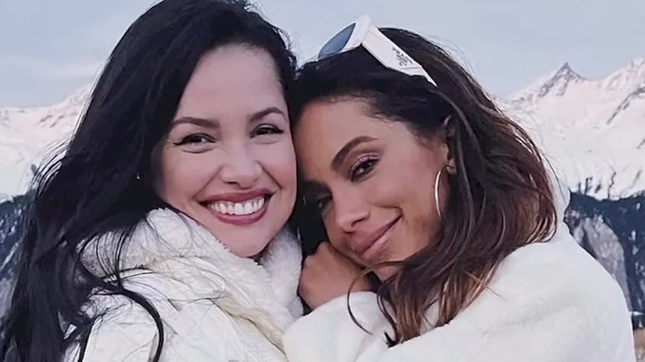 Anitta se incomoda com fala de jornalista sobre Juliette