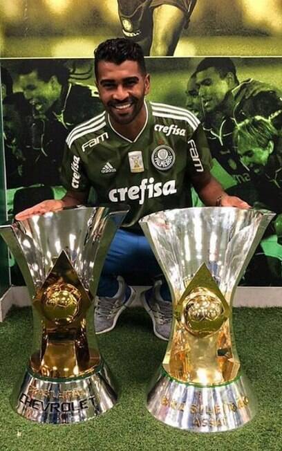 Thiago Santos se despede do Palmeiras