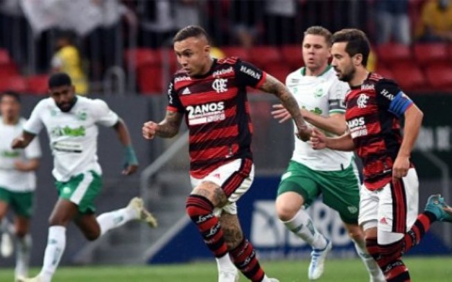 Falta de ritmo, assistência e saldo positivo: os primeiros 45 minutos de Cebolinha pelo Flamengo