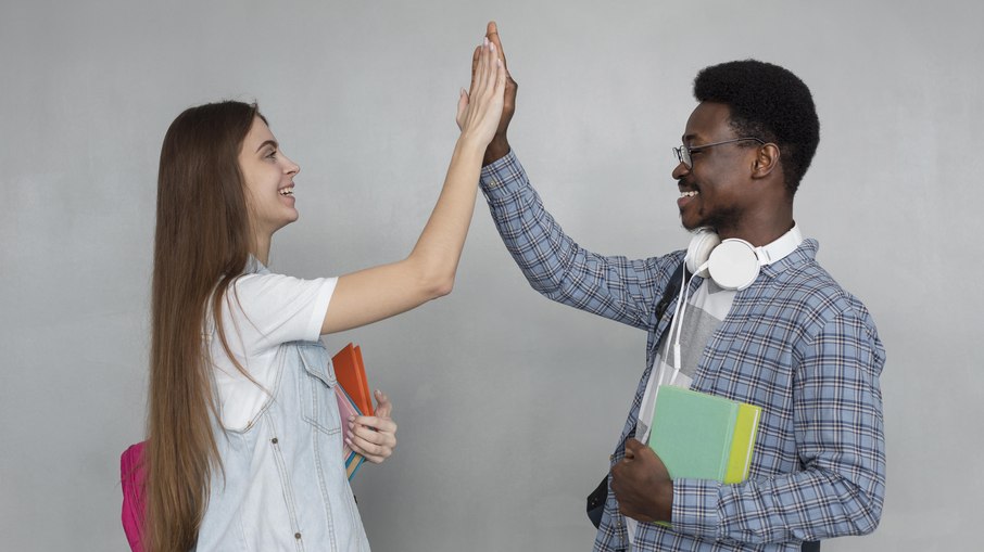 Este artigo examina como a Capelania Corporativa pode influenciar positivamente a educação