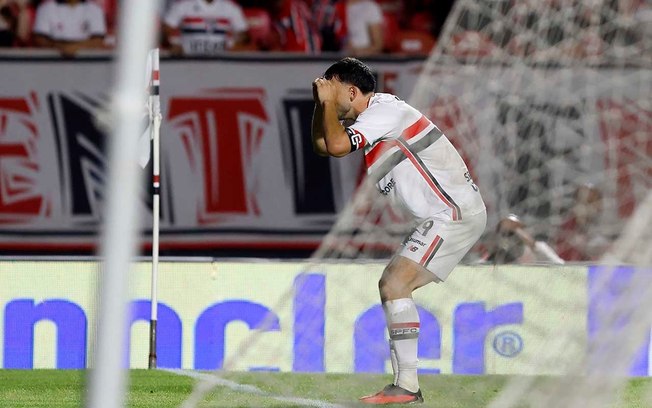 Desta vez, Dorival Júnior consegue levar o São Paulo ao sucesso: triunfo por 2 a 1 sobre o Vitória Desta vez, Dorival Júnior consegue levar o São Paulo ao sucesso: triunfo por 2 a 1 sobre o Vitória