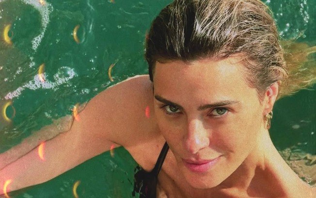 Carolina Dieckmmann exibe bronzeado durante férias na Bahia Carolina Dieckmmann exibe bronzeado durante férias na Bahia