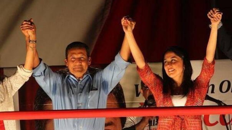 O ex-presidente do Peru Ollanta Humala e a esposa Nadine Hereida em 2017 O ex-presidente do Peru Ollanta Humala e a esposa Nadine Hereida em 2017