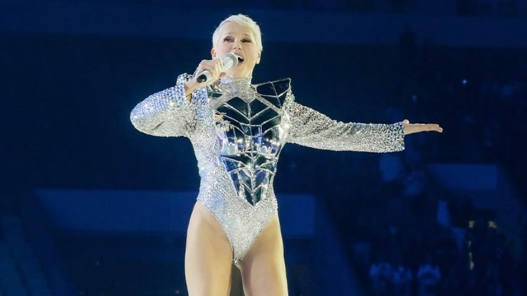 Xuxa%20admite%20erro%20ao%20expor%20virilha%20em%20show%3A%20%22N%C3%A3o%20queria%22