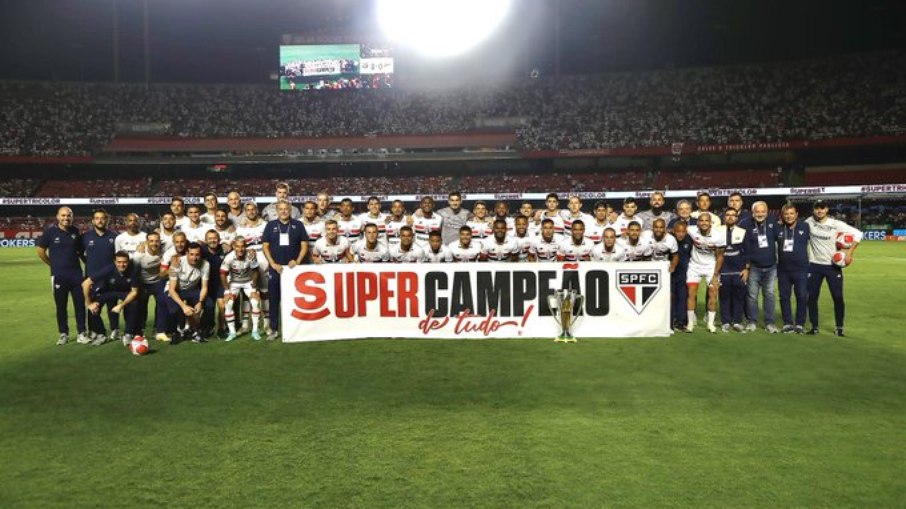 São Paulo comemora título da Supercopa no Morumbi