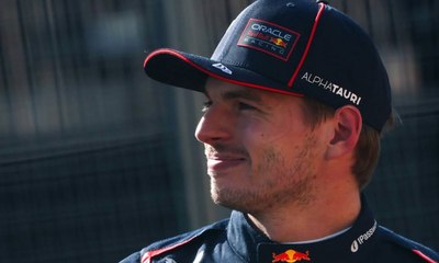 Verstappen vence sprint e chega a 12ª na carreira