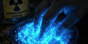 Césio-137: saiba o que causa o brilho azul do material radioativo