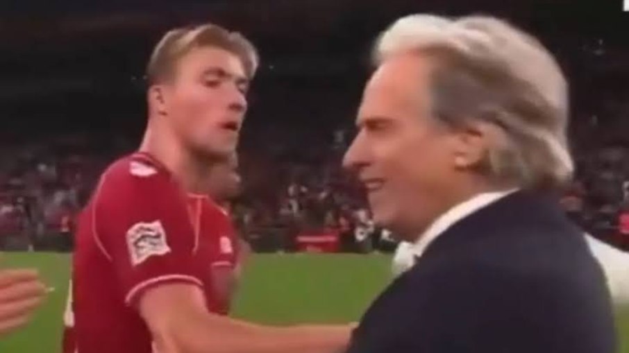 Hojlund empurra Jorge Jesus após Dinamarca x Portugal