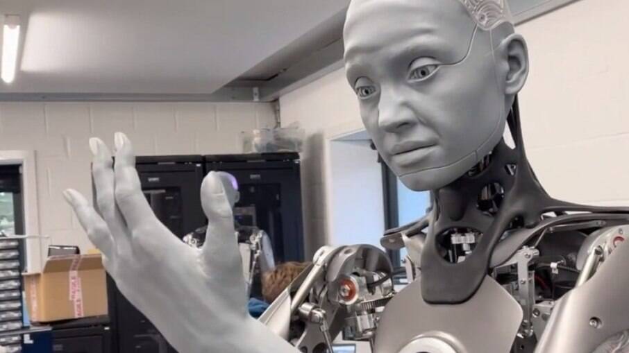 Vídeo: robô humanoide Ameca interage com o público na CES 2022