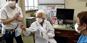 Aos 100 anos, médica continua ativa e trabalhando em hospital