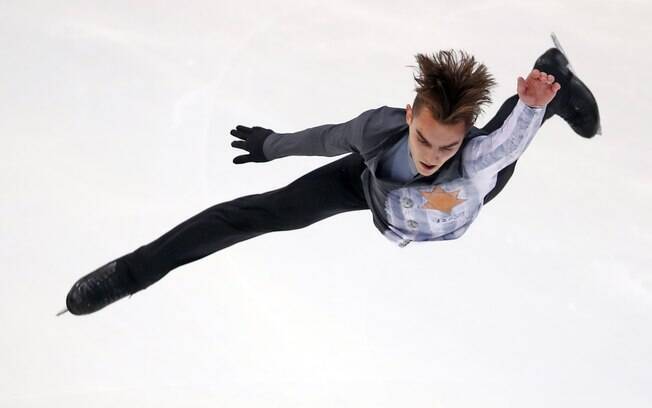 Atleta russo Anton Shulepov usou uniforme com referência nazista em competição de patinação artística
