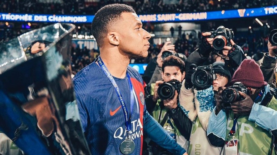 Mbappé tem acordo com o PSG, garante o presidente do clube