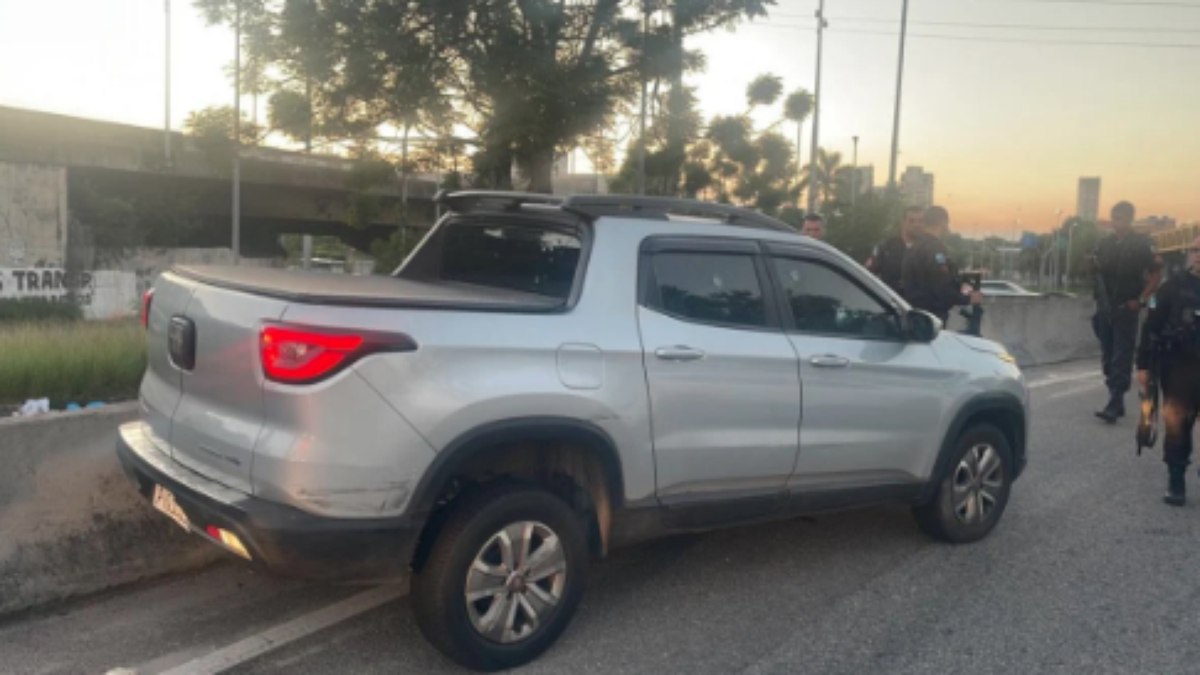 Bandidos alvejam carro na Linha Amarela no Rio; mulher morre