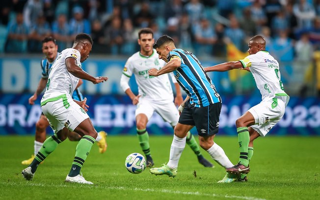 Suárez ainda é dúvida do Grêmio para pegar o Flamengo