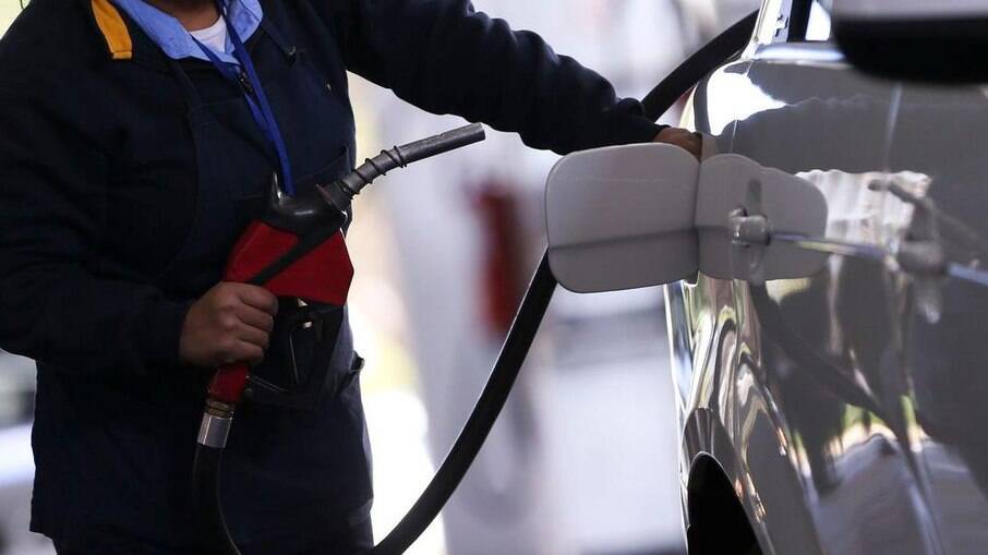 Governo quer apresentar proposta para subsidiar combustíveis 