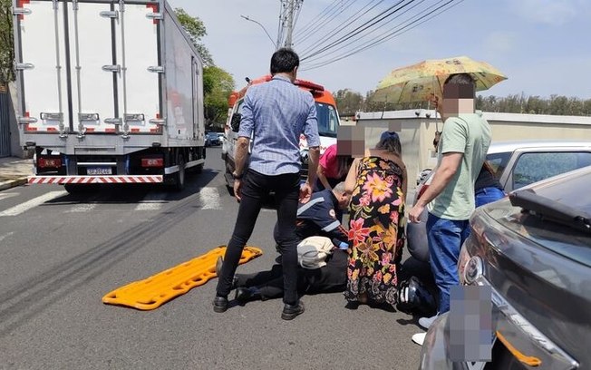 Passageira de moto de aplicativo fica ferida em colisão com carro no Parque Sabará
