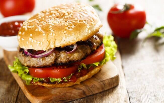 O hambúrguer feito em casa é mais saudável