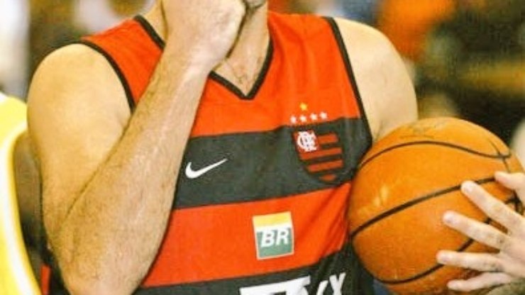 Flamengo anuncia aposentadoria da camisa 14 em homenagem a Oscar Schmidt
