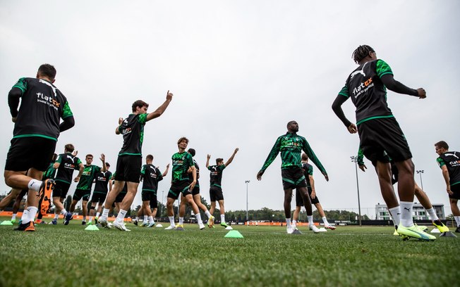 Jogadores do Mönchengladbach durante treinamento da equipe - Foto: Divulgação/Borussia Mönchengladbach