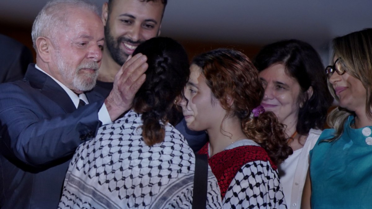 presidente Lula, recebe os 32 brasileiros resgatados da Faixa de Gaza que saiu do Cairo (Egito) para o Brasil