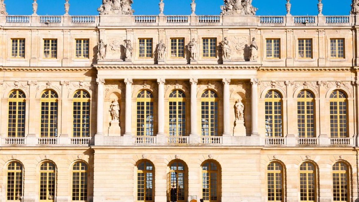 Palácio de Versalhes é evacuado nesta quarta-feira (18)