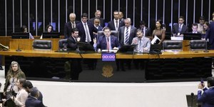 Sem consenso, Câmara adia votação do PL Antifacção