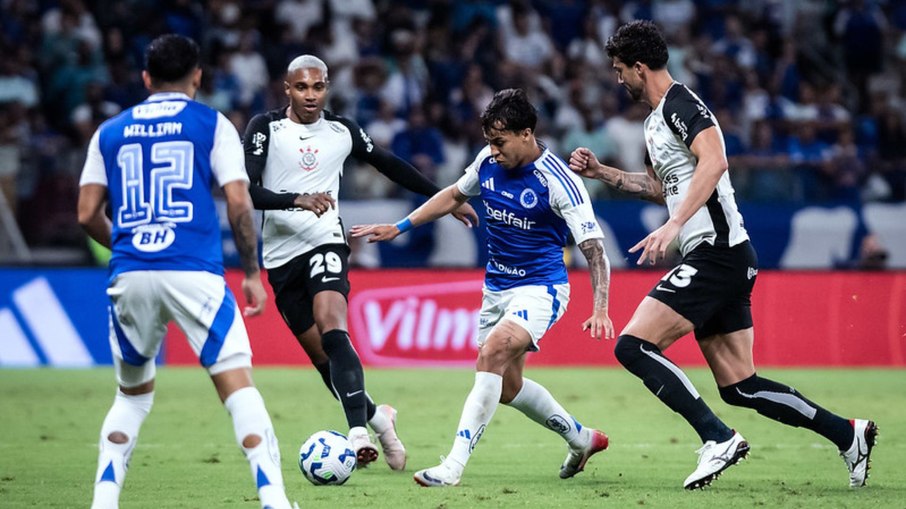 Cruzeiro e Corinthians entram em campo nesta quarta (10)