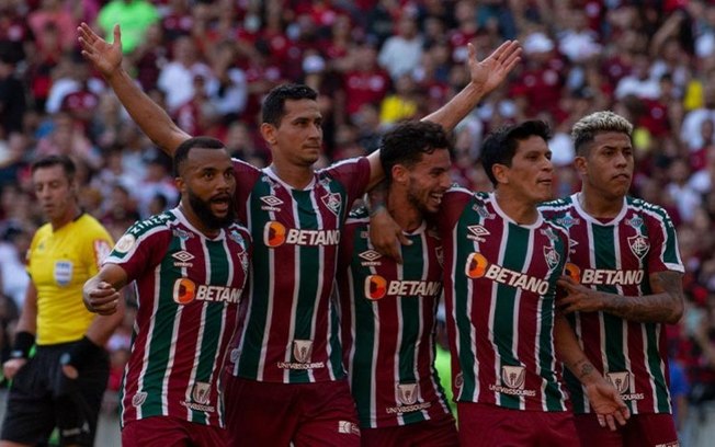Em jogo de cinco expulsões, Fluminense vence o Flamengo e espanta a crise