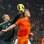 Neuer, goleiro da Alemanha, sai de soco para tentar evitar a cabeçada do holandês Kuyt. Foto: Getty Images