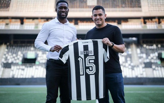 Botafogo anuncia a renovação de Bastos, com novo vínculo até 2026