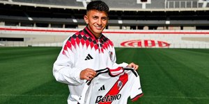 Almada explica preferência por River após balão no Flamengo