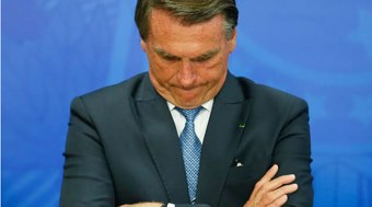 Bolsonaro fica em silêncio em depoimento na Polícia Federal