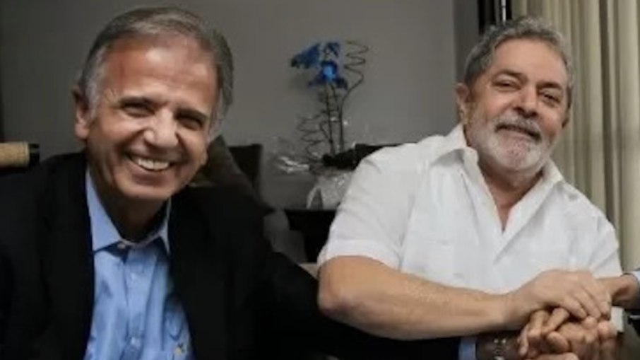 Lula (dir.) e José Múcio (esq.) em 2011