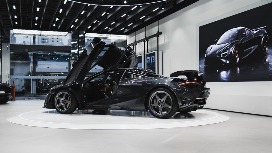 Série limitada mantém o V8 4.0 biturbo de 750 cv e recebe alterações voltadas ao desempenho aerodinâmico Série limitada mantém o V8 4.0 biturbo de 750 cv e recebe alterações voltadas ao desempenho aerodinâmico