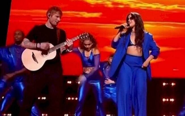 Ed Sheeran e Camila Cabello cantam “Bam Bam” ao vivo
