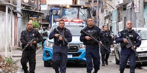 Rio retira mais de 1.800 toneladas de barricadas em operação