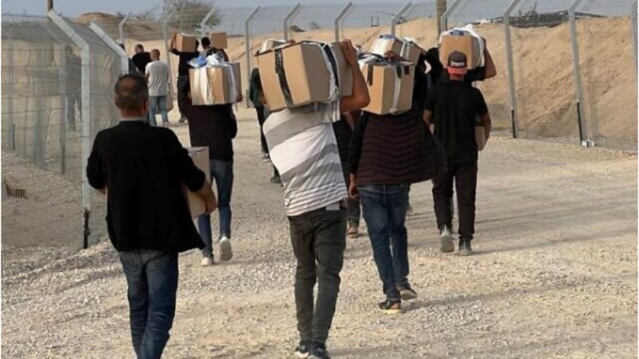 Milhares de caixas com mantimentos foram distribuídos diretamente para a população de Gaza Milhares de caixas com mantimentos foram distribuídos diretamente para a população de Gaza