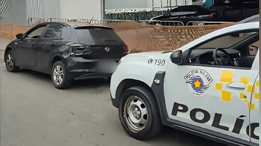 Polícia apreendeu o carro