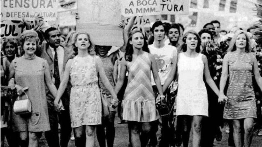 Mulheres protestam contra a censura durante a ditadura