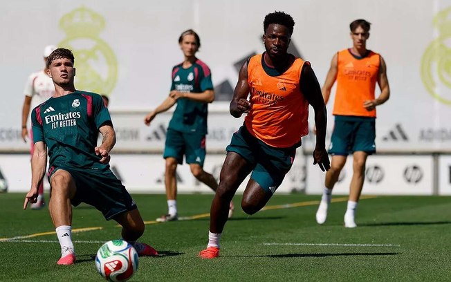 Jogadores do Real Madrid durante treinamento da equipe Jogadores do Real Madrid durante treinamento da equipe
