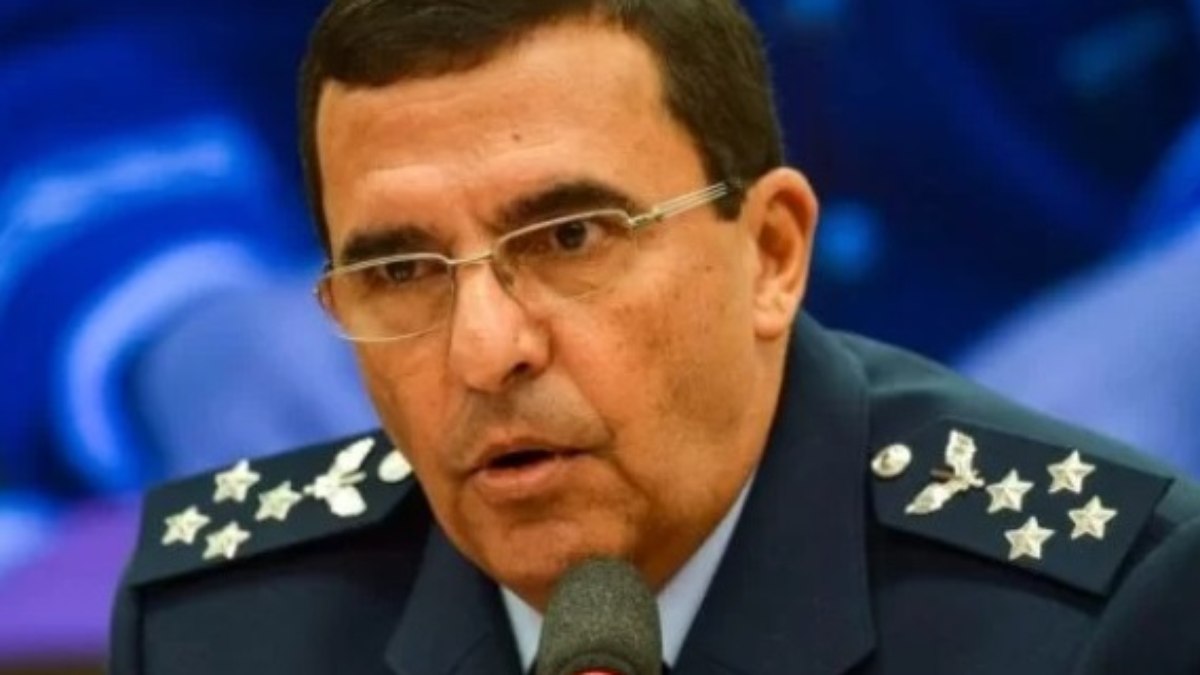 Ex-chefe da Aeronáutica coloca Jair Bolsonaro na cena do crime